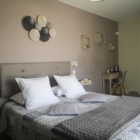 Marcillac-Saint-Quentin La Sarlamandre, Chambres Et Table D'Hotes מראה חיצוני תמונה