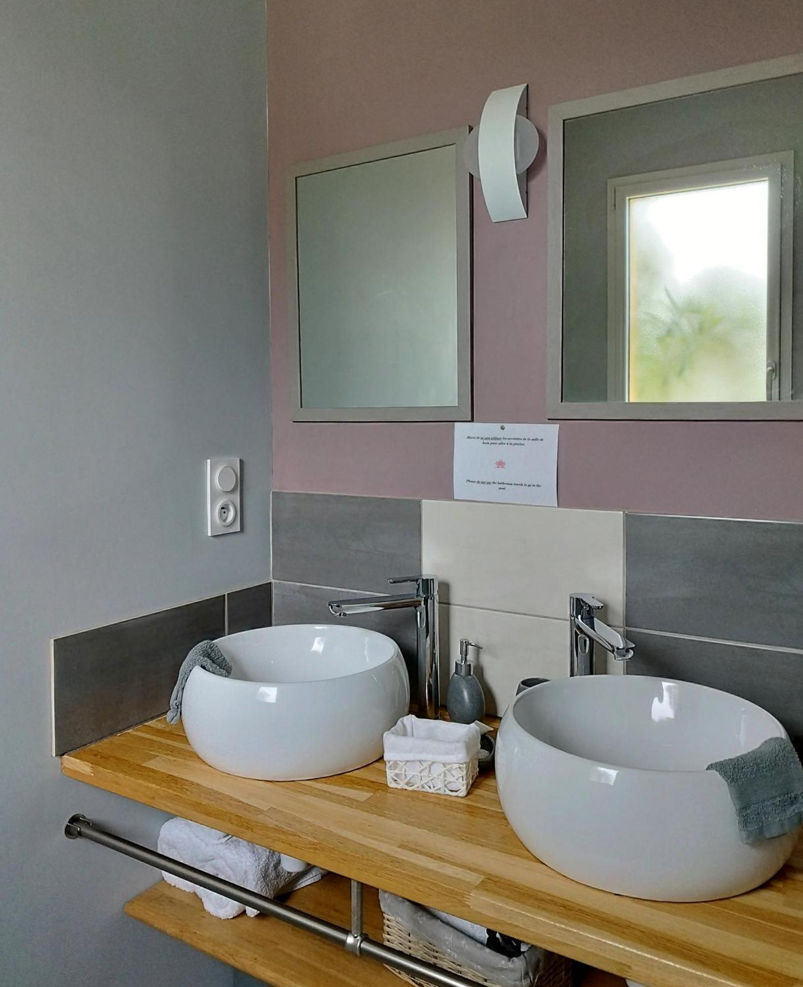 Marcillac-Saint-Quentin La Sarlamandre, Chambres Et Table D'Hotes מראה חיצוני תמונה