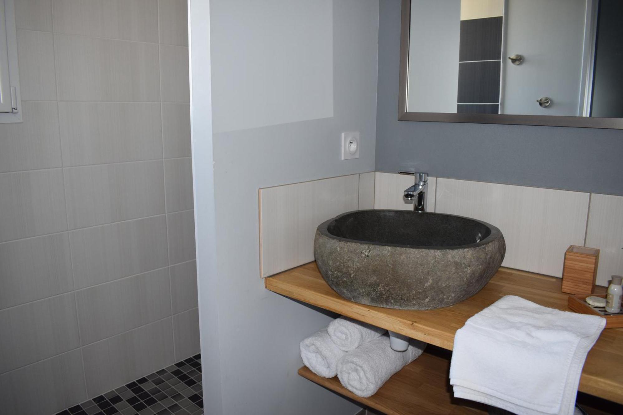 Marcillac-Saint-Quentin La Sarlamandre, Chambres Et Table D'Hotes מראה חיצוני תמונה