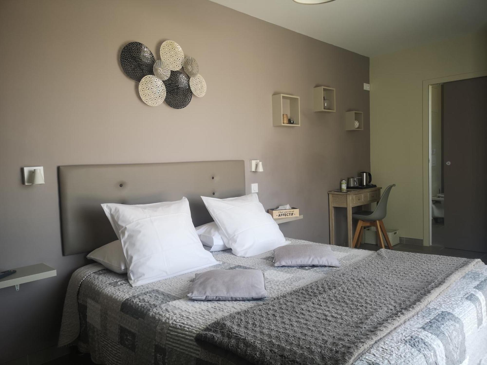 Marcillac-Saint-Quentin La Sarlamandre, Chambres Et Table D'Hotes מראה חיצוני תמונה